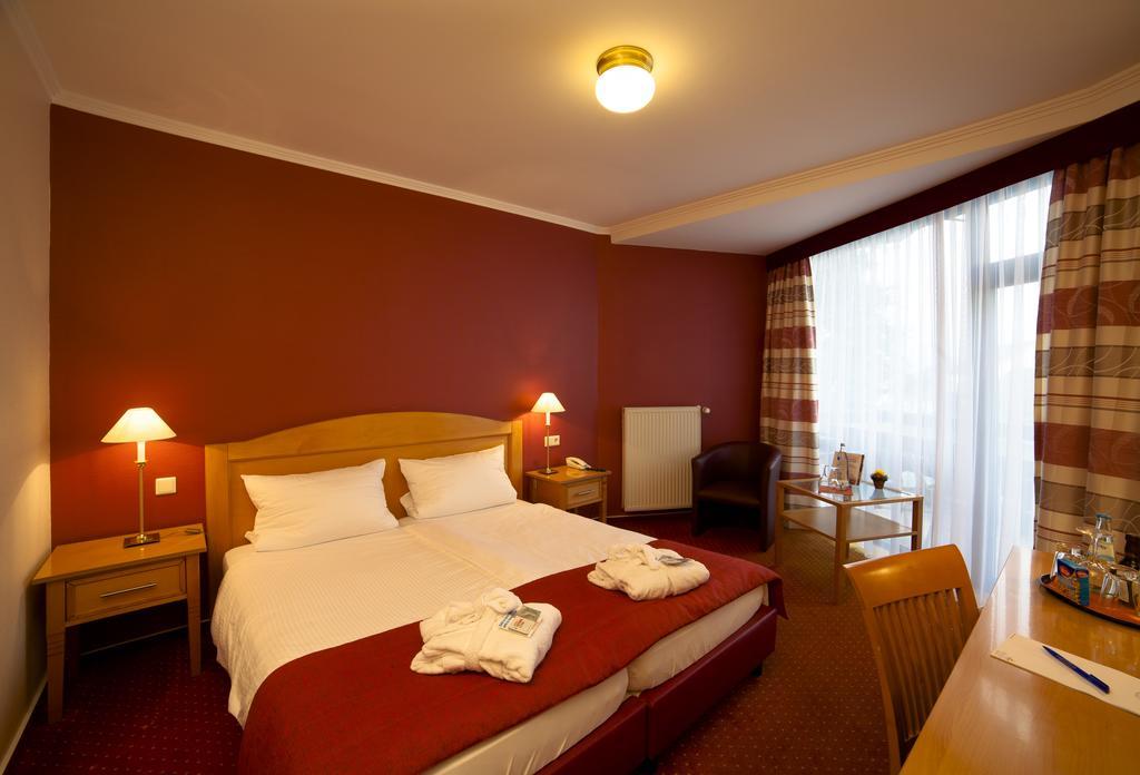 Hotel Zur Post Waldbreitbach Szoba fotó